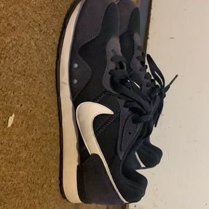Nike Venture Runner size 9.5